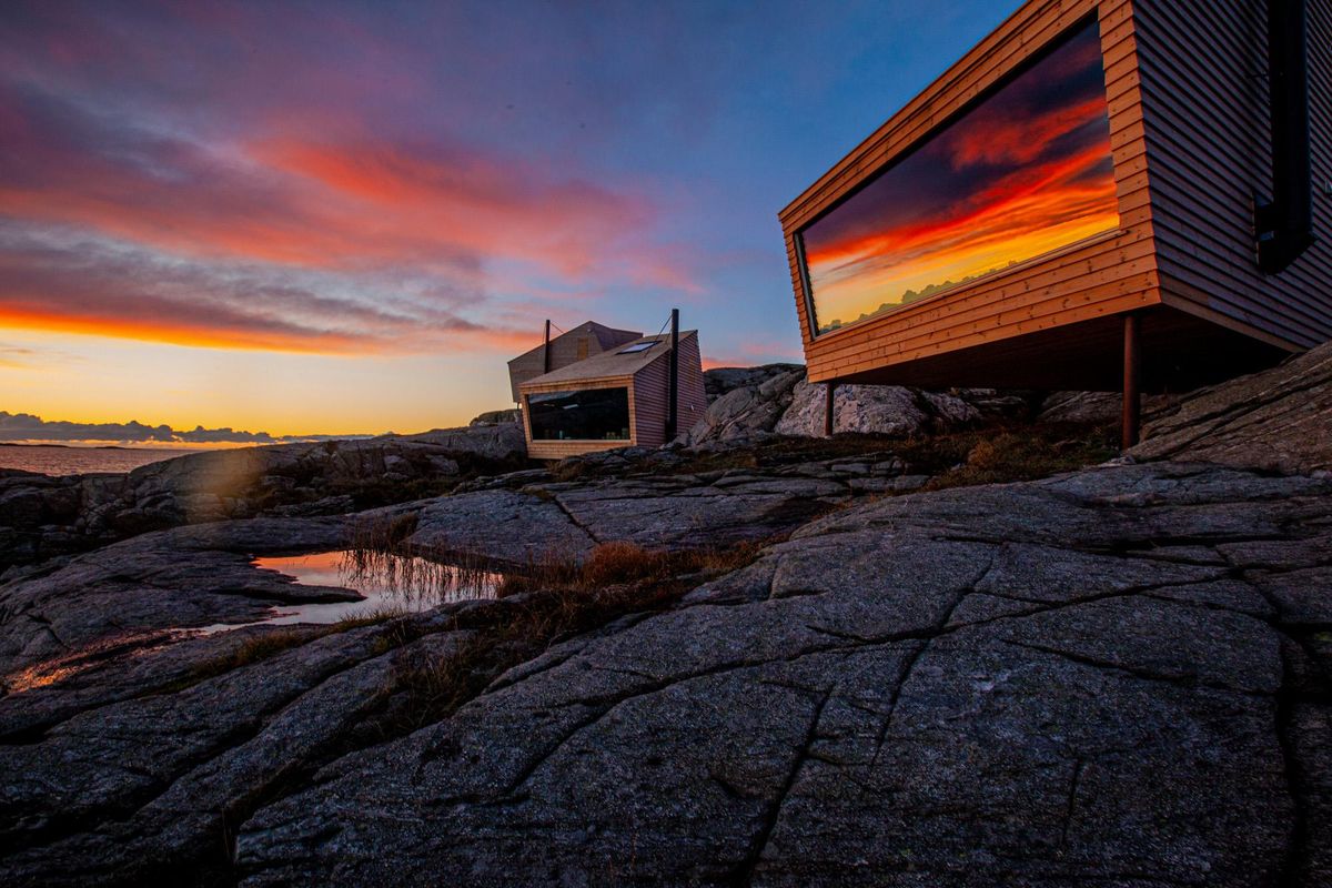 Norvégia legjobb szálláshelye 5 kabin a tengerparti sziklák tetején