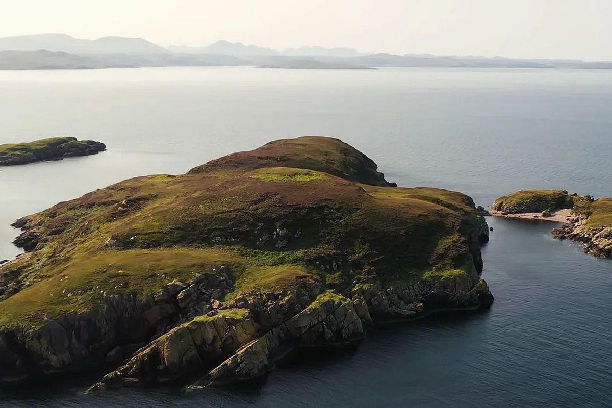 O insulă scoțiană nelocuită este oferită la prețul unui apartament