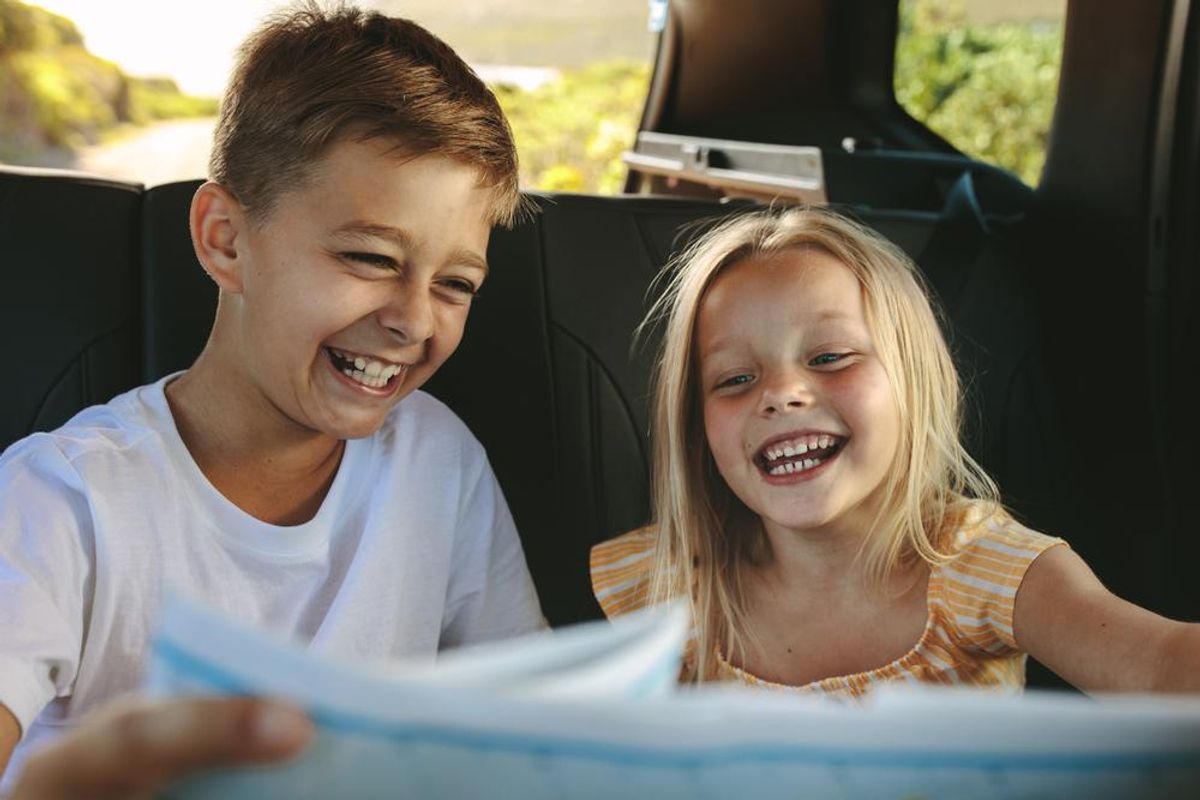 Cum să ținem copiii ocupați în timpul unui drum lung cu mașina?