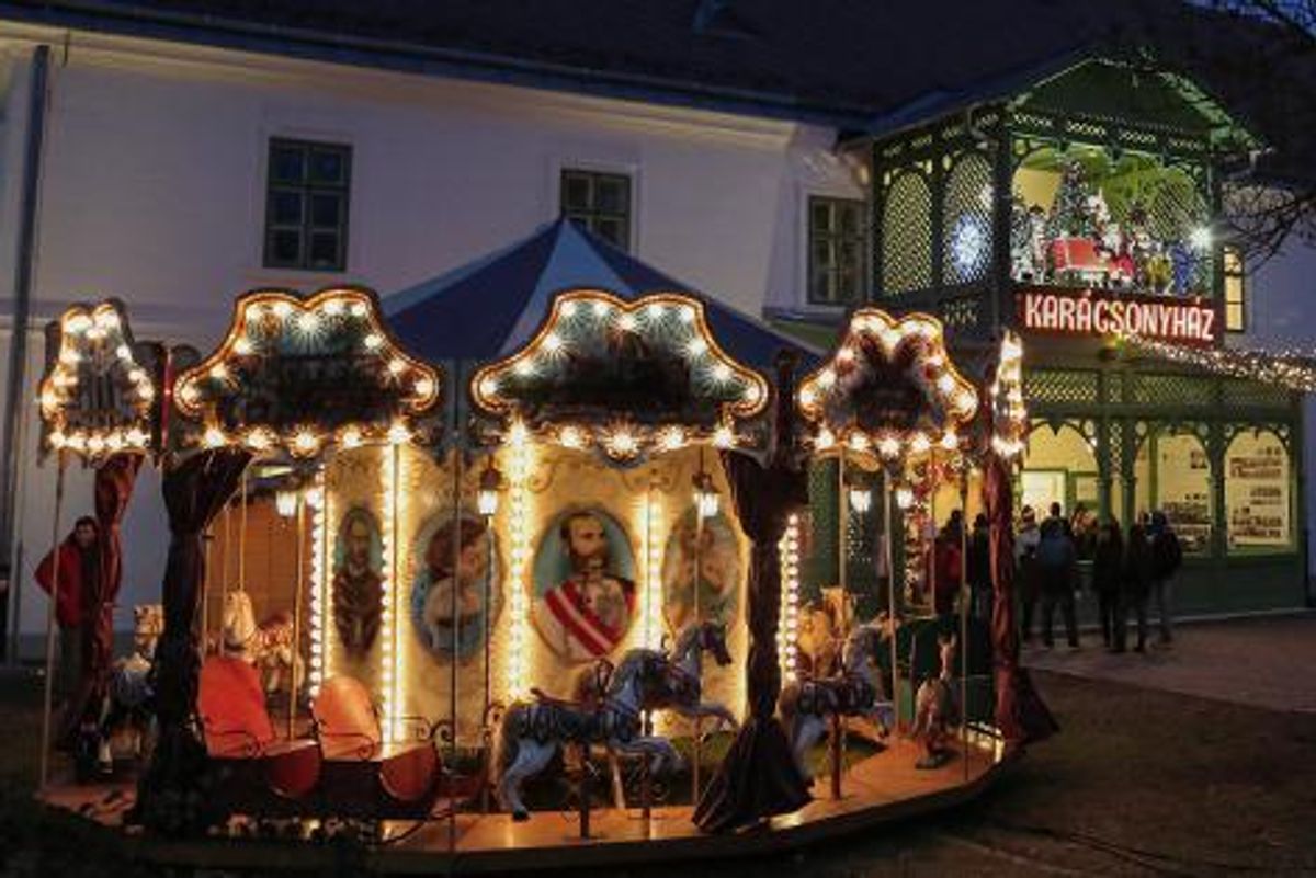 Ünnepi tradíció Gödöllőn: ilyen a Karácsonyház